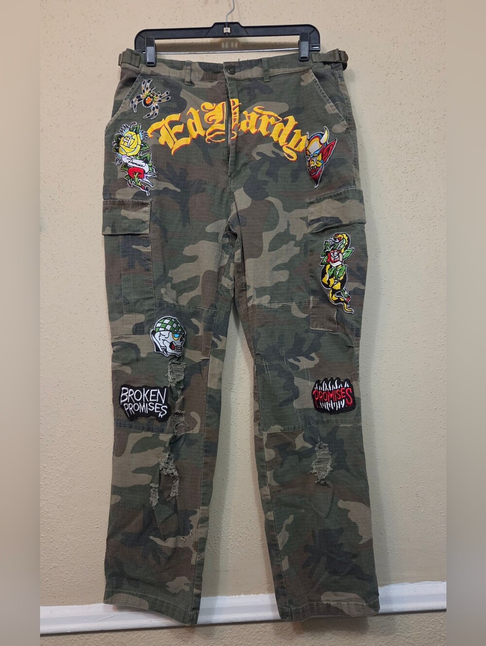 Ed Hardy Pants Mens 34 Camo Cargo Patches Streetwear Skater Broken Promises